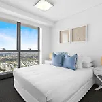 Stunning River View 2-Bed With Pool, Sauna And Gym