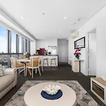 Stunning River View 2-Bed With Pool, Sauna And Gym