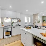 Comfort Cove - Quiet Luxury With Full Kitchen