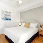 Elegant Inner-City 1-Bed With Rooftop Dining