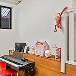 Artistic Queenslander With Park Views - Near City!