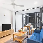 Valley Centre Boutique 1Br Apt Pool N Carpark