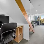 Entire 2 Bedroom Penthouse With Carpark