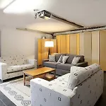 Lambert House, City Luxury, Sleeps 15