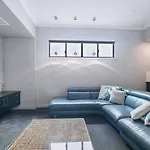 The Stuart Tri Level Luxury With Poolside Dining