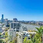 Lovely 2 Bedroom Executive Apartment