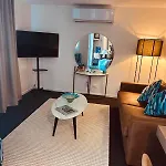 Discover Urban Bliss In Our 1-Bedroom Apartment! City Views And Cultural Gems