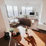Riverview Cbd Apartment Level 22