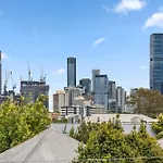 Spacious 3Brm Close To Gabba With Car Park & Wifi