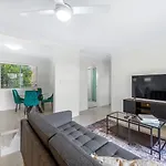 Stylish 2Brm Apt Close To Gabba With Parking & Wifi