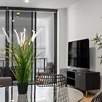 Stylish Apt With King Bed, Gym, Pool