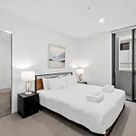 Stylish Apt With King Bed, Gym, Pool