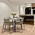 Cbd Queen Wharf Apartment With Views Pool And Gym