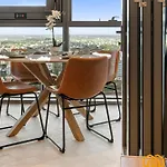 1 Bedroom In Qwr Pool Casino River Views