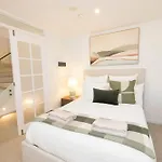 Penthouse - Luxury 2 Storey -3 Bedroom Sky Home!