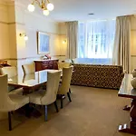 Royal Albert Hotel