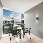 Sky Living & River Views In Queens Wharf Residences