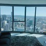 Sky High Apartment In Brisbane Skytower