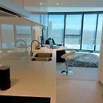 Sky High Apartment In Brisbane Skytower