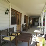 Ellie\'S Guest House