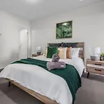 Au1 - Aurora Skyscraper Cbd For Business Or Pleasure