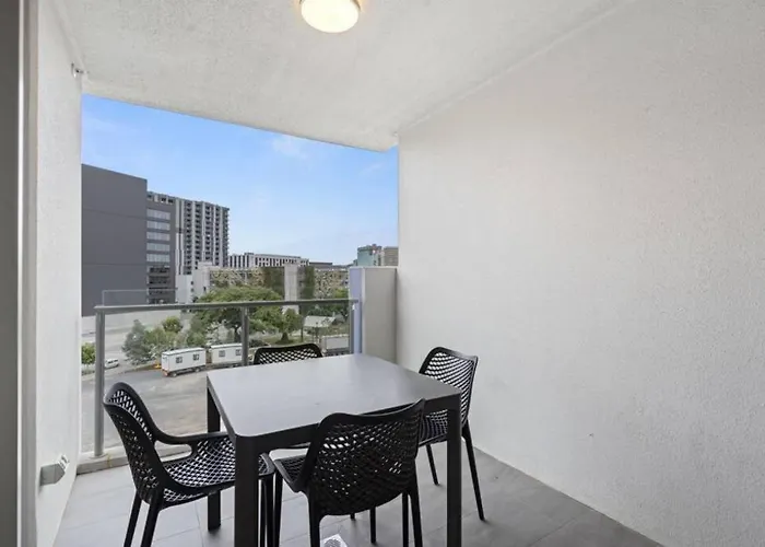 Lovely 2- Bedroom Rental Unit With Free Parking