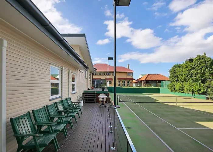 Brisbane Oasis+Spa Tennis Court