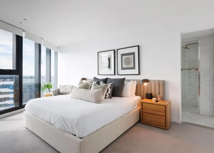 Luxurious 3 Bed Fortitude Valley Penthouse Retreat