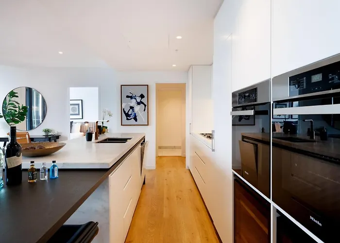 Luxurious 3 Bed Fortitude Valley Penthouse Retreat