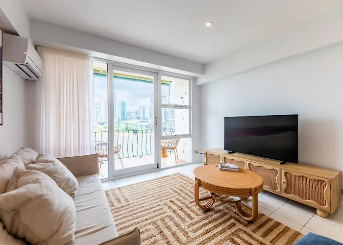Riverside 2 Bedroom Apartment With Parking