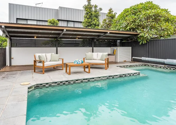 Beautiful Modern Home In Heart Of New Farm
