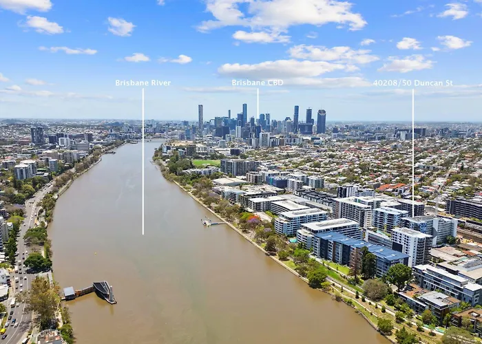 3-Bed Luxurious Retreat By Brisbane River & Cbd