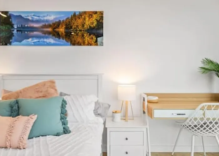 City Chic Living W Sunset Views 2Bd1 Studio Apt