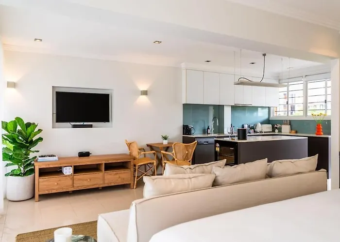Riverside Studio Apartment With Parking