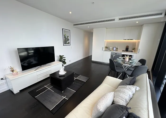 Stylish 1-Bed With Pool, Gym & Free Parking