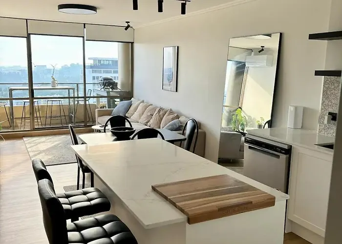 The Summit Apartments - Spacious 9Th Floor Apartment