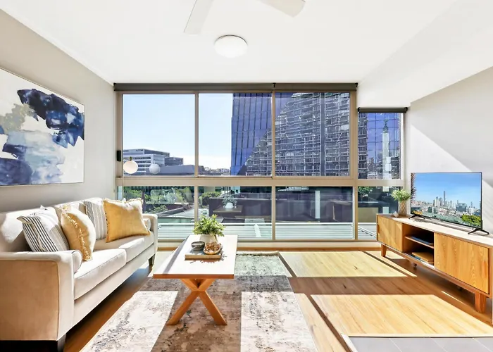 Elegant Inner-City 1-Bed With Rooftop Dining