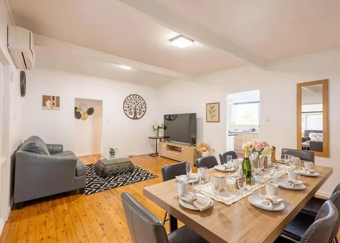 Peaceful 3Beds Affordable Home Near Bne Airport