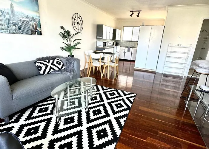 Balmoral 2Bed City Fringe Entire Apartment