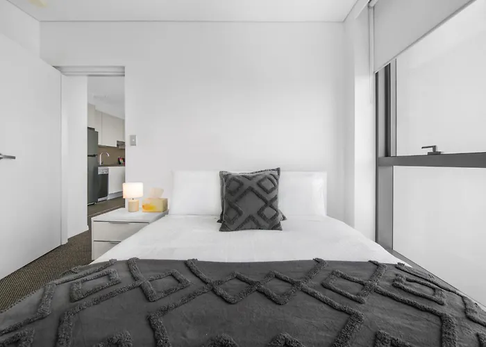 Cosy 1-Bed With 41St Floor City Views Pool & Gym
