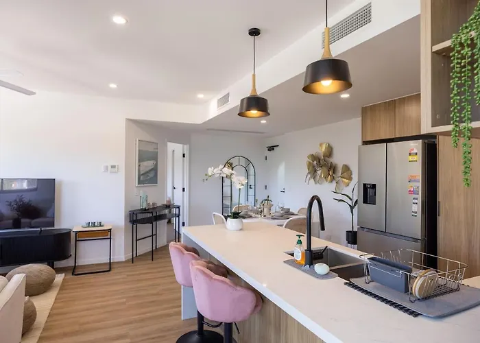 2 Beds Apt Walk To Shops And Trails 12 Mins To Cbd