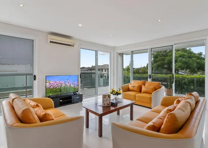 5Beds Luxu Home With Pool And Ac Conveniently Located