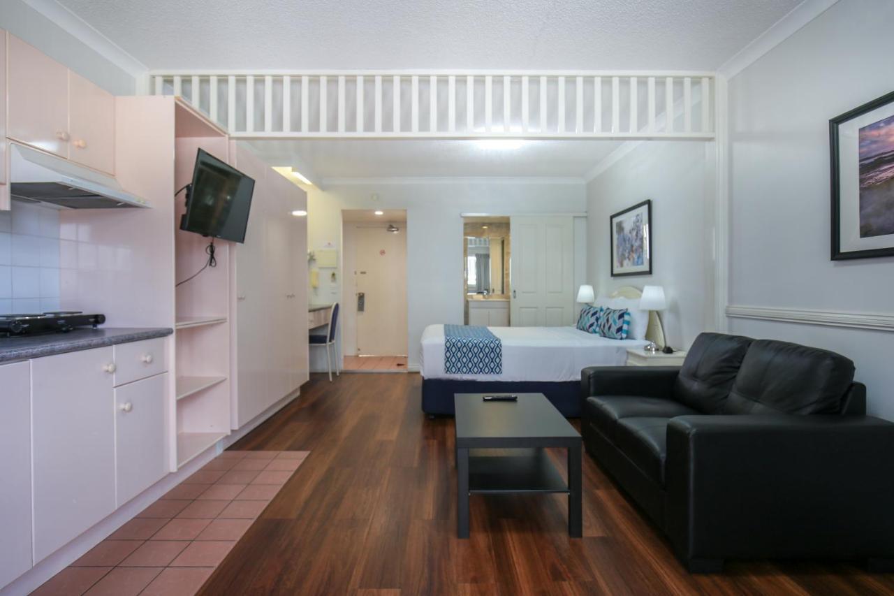 Toowong 3*