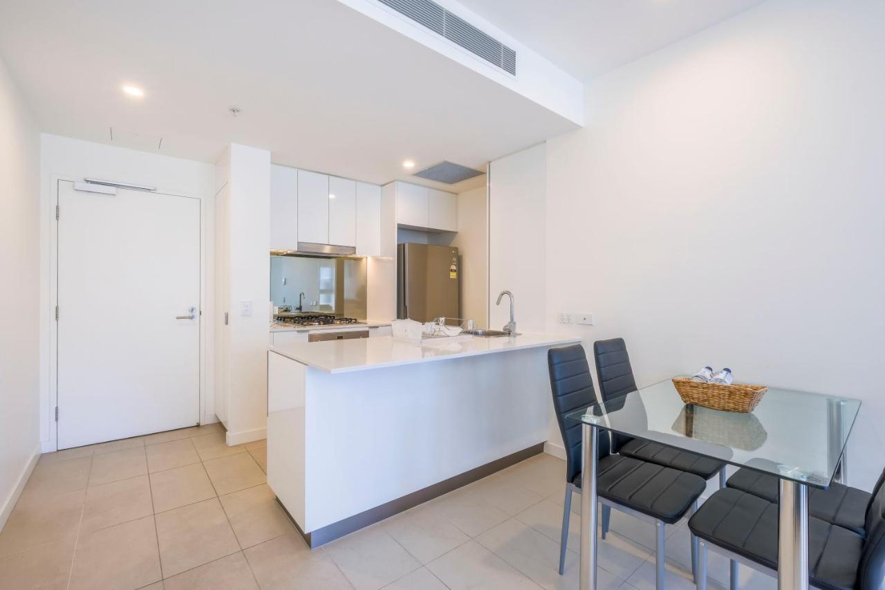 Apartment Airtrip On Doggett Street