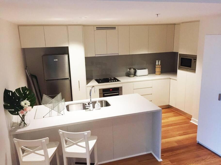 Centre With Glorious Views & Pool * Brisbane