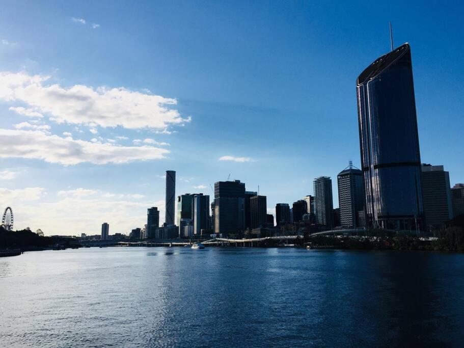 Centre With Glorious Views & Pool * Brisbane
