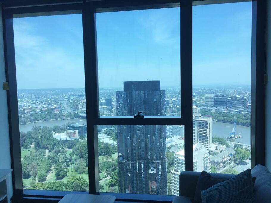 Centre With Glorious Views & Pool Brisbane