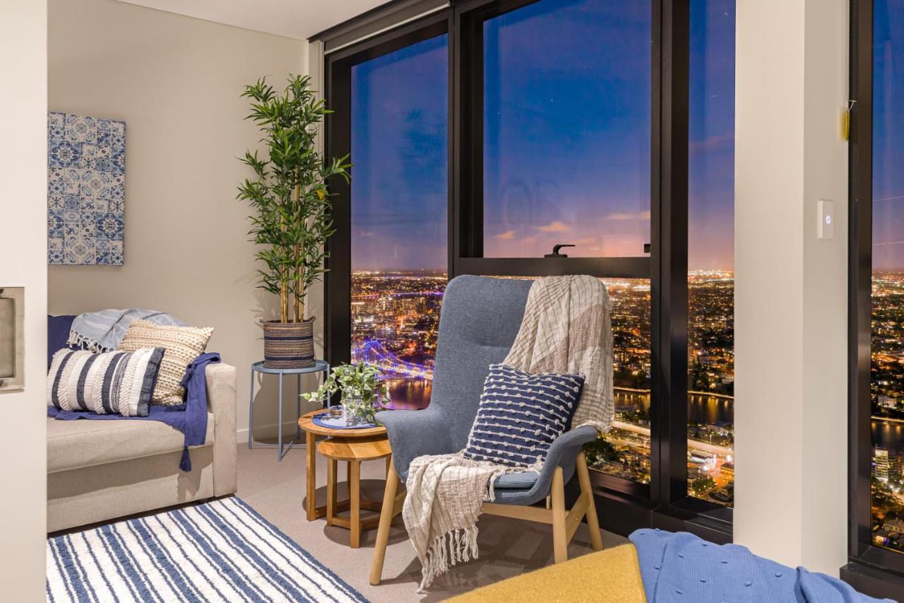 Hamptons Retreat On Level 77 Skytower Brisbane