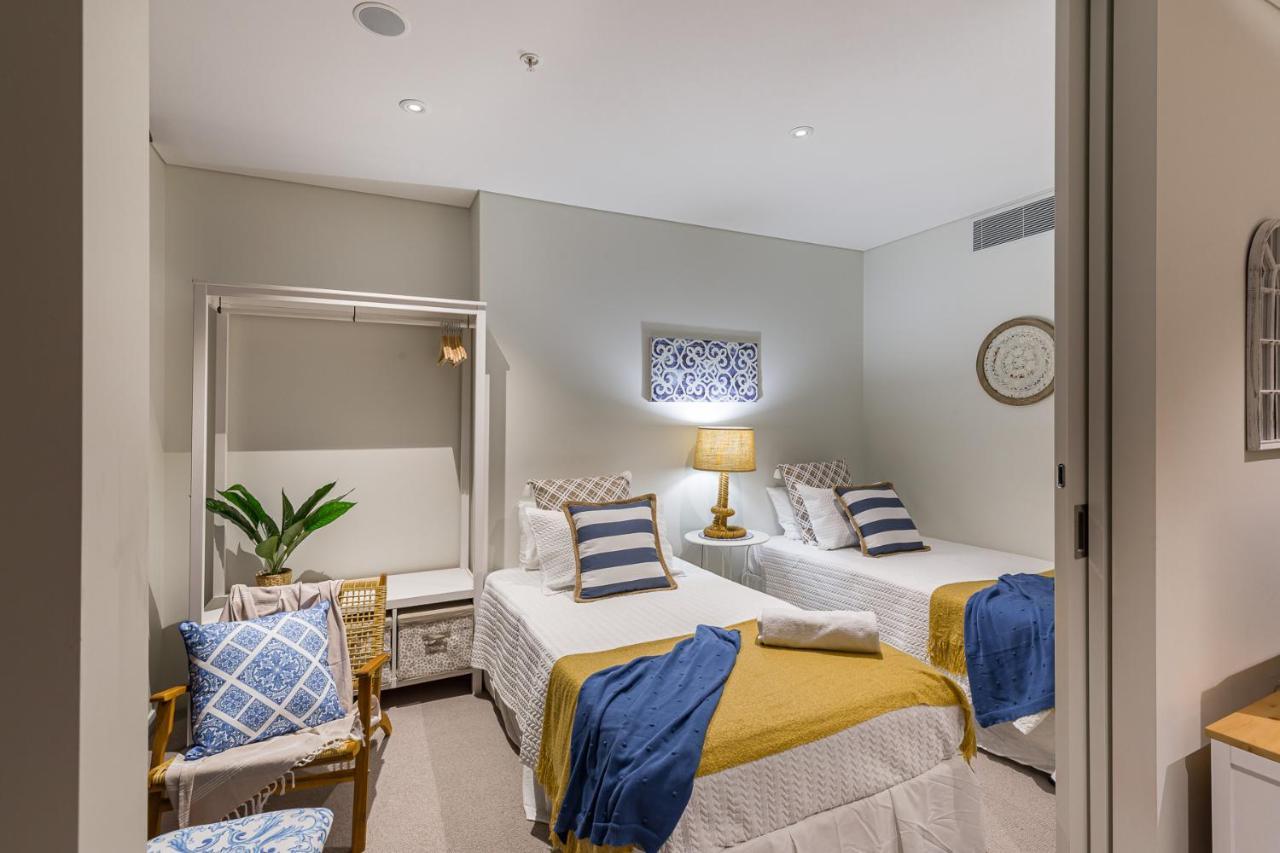 Hamptons Retreat On Level 77 Skytower Brisbane
