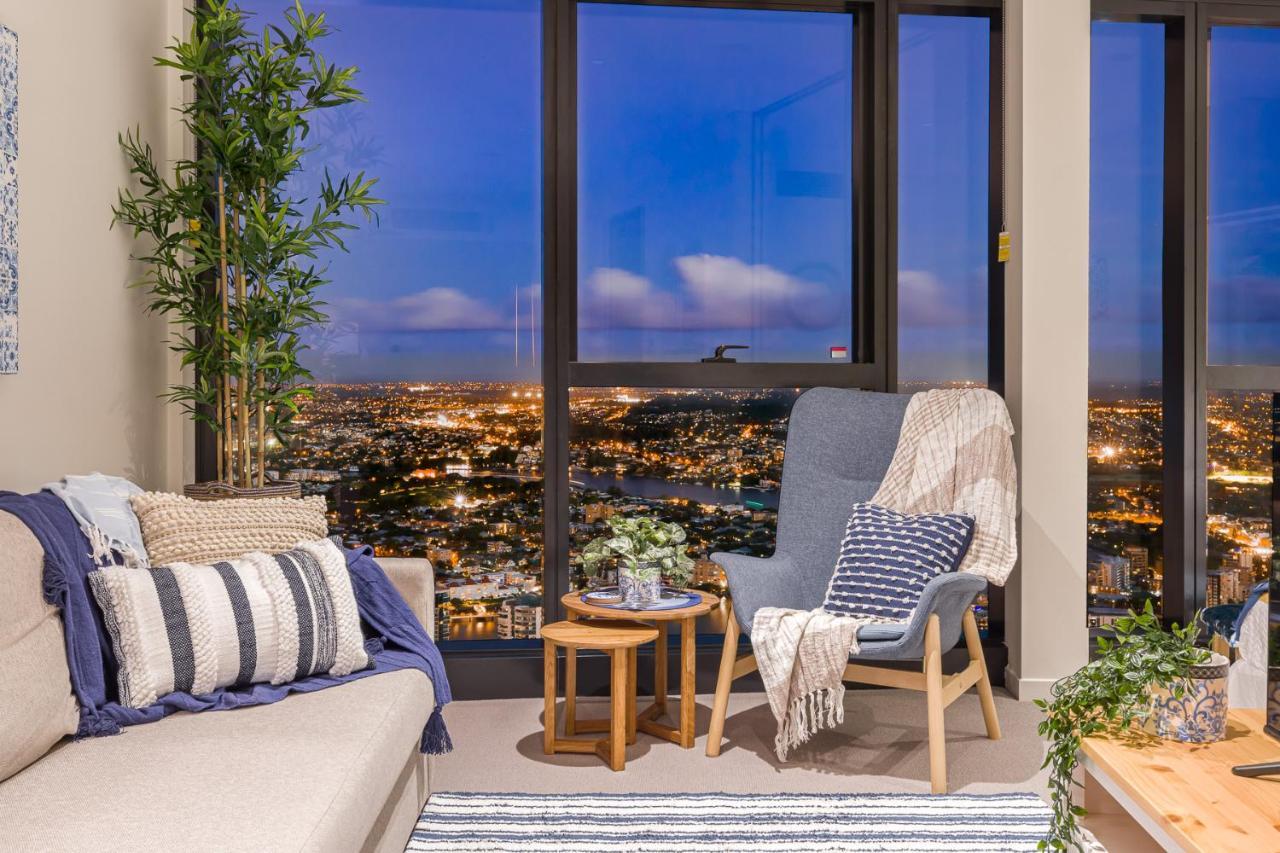 Hamptons Retreat On Level 77 Skytower Brisbane